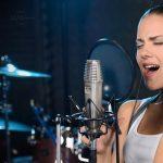 Bật mí 9 mẹo hát Karaoke cực hay như ca sĩ chuyên nghiệp
