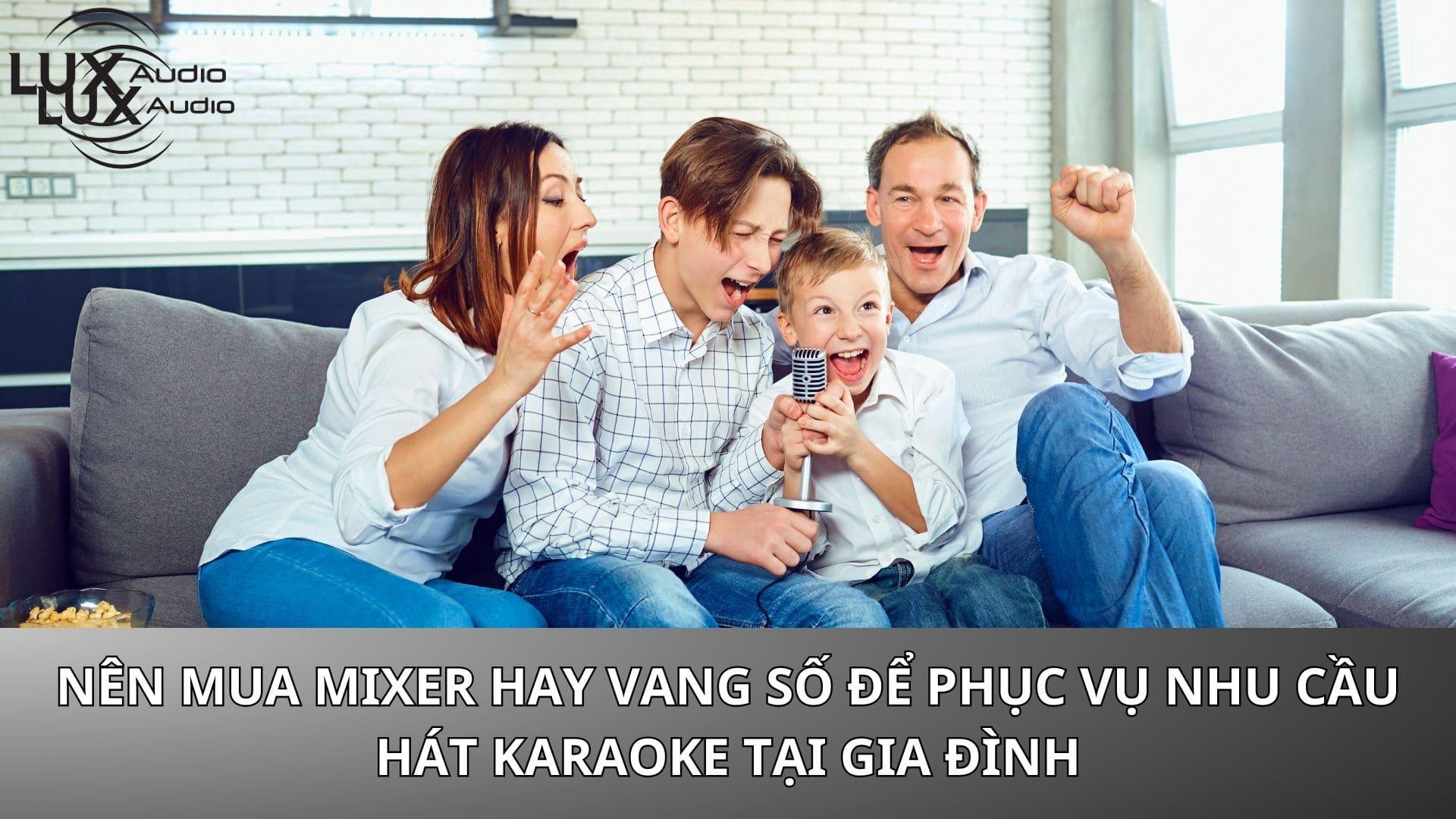 hát karaoke tại gia đình