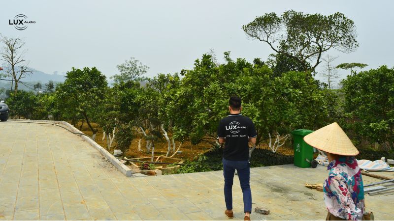 LUXAUDIO khảo sát thực địa khu vực cổng vào
